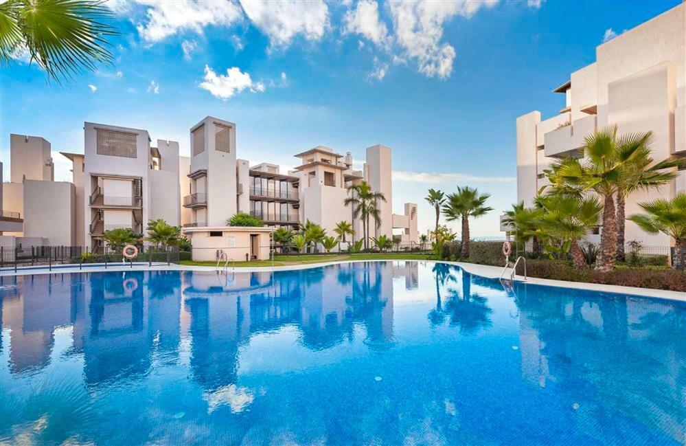 Bahia De La Plata Luxury Apartments Estepona Buitenkant foto